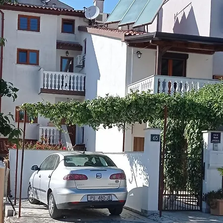 In Stinjan With Sea View, Terrace, Air Conditioning, Wifi 5018-1 Apartment Pula